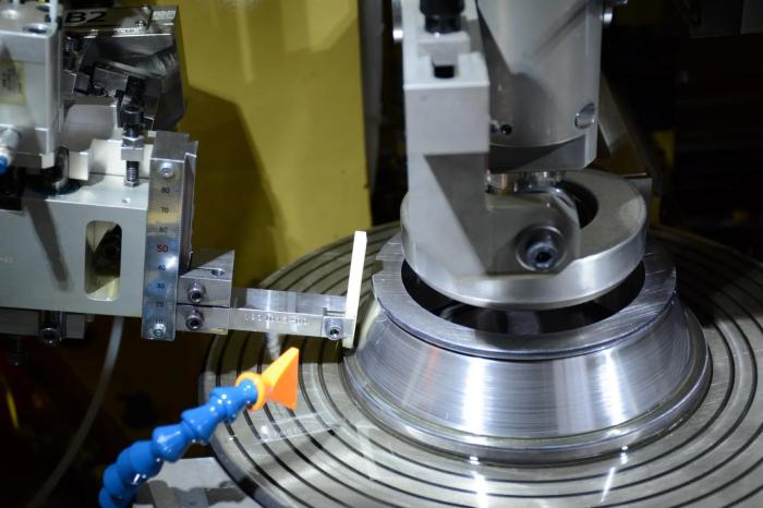 La lavorazione di precisione domestica è in pieno svolgimento
