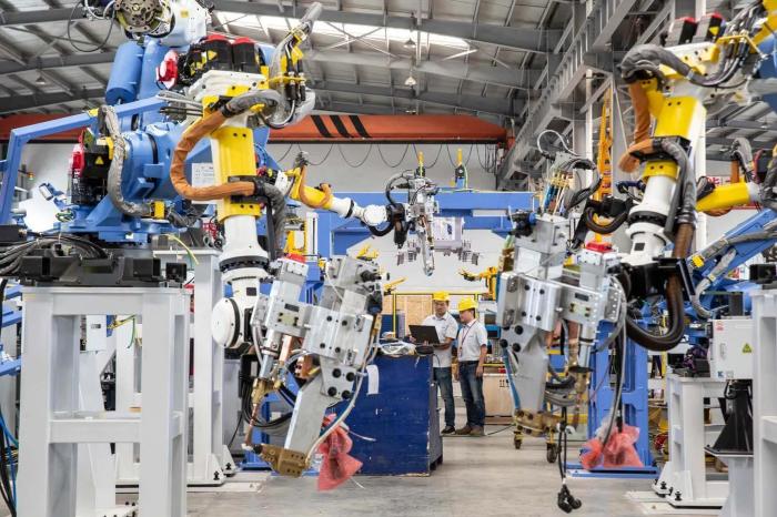 Analisi dei vantaggi di diversi materiali nella lavorazione dei macchinari su larga scala