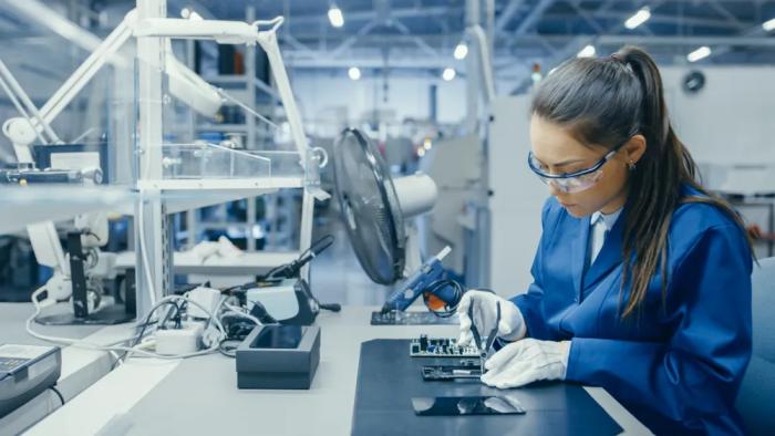 Elaborazione del tornio CNC e innovare e cercare attivamente lo sviluppo